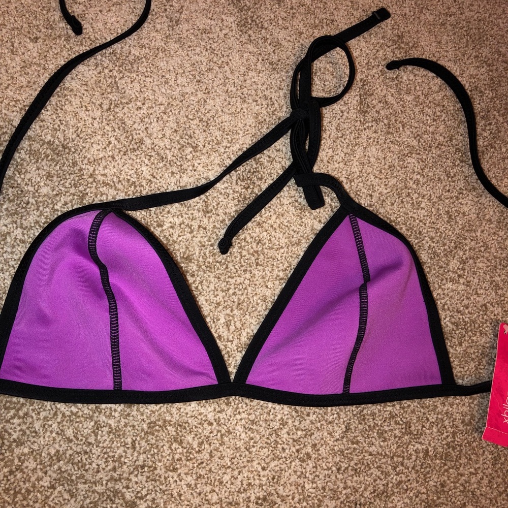 Active swimsuit top